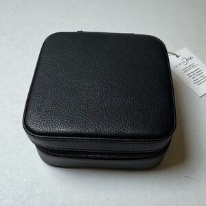 Thirty-One Small Jewelry Organizer Black Smooth Pebble